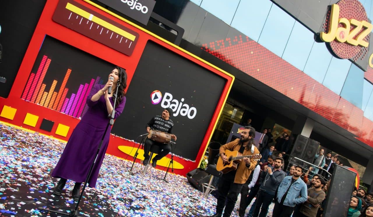 Zeb Bangash performs at the launch ceremony of ‘Bajao’ - Awais Kazmi